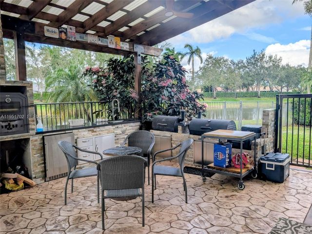 104 Dockside Circle, Weston, FL 33327