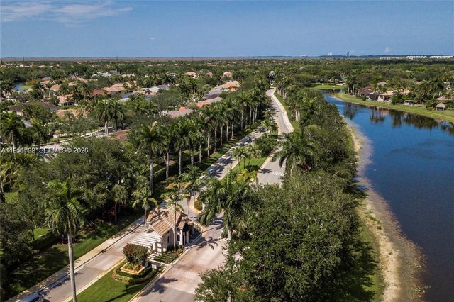 104 Dockside Circle, Weston, FL 33327