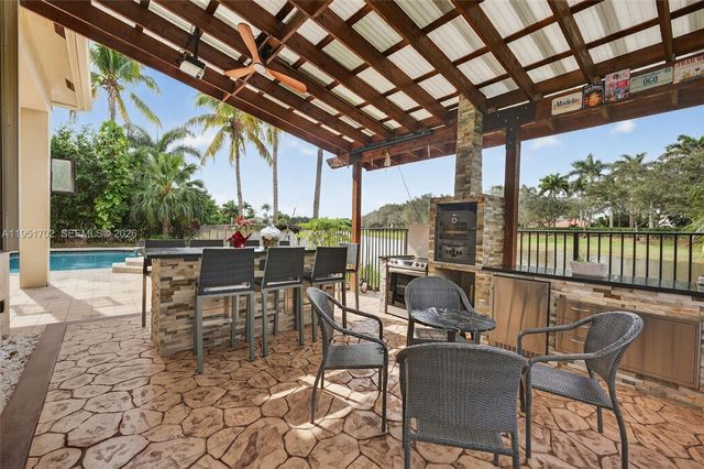 104 Dockside Circle, Weston, FL 33327