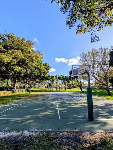 104 Dockside Circle, Weston, FL 33327