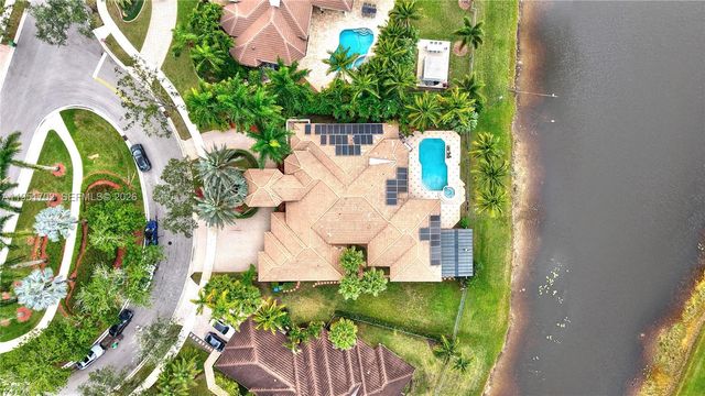 104 Dockside Circle, Weston, FL 33327