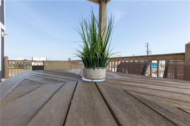 105 Quebec Court, Dauphin Island, AL 36528