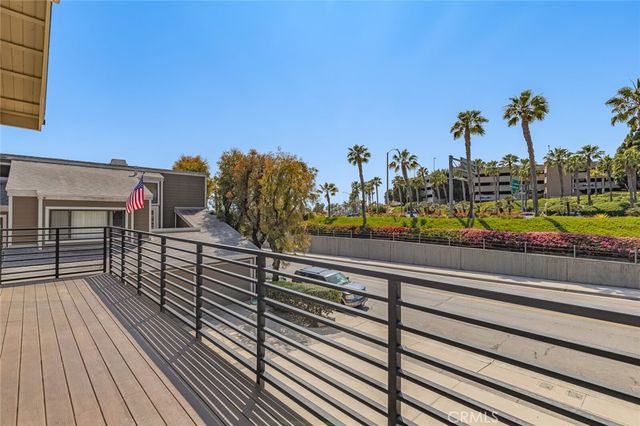 222 Old Newport Boulevard, Newport Beach, CA 92663