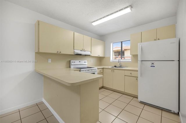 6165 W 22nd Ct 103, Hialeah, FL 33016