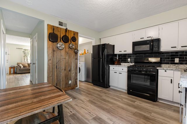 1121 Chelwood Park Boulevard NE APT 6, Albuquerque, NM 87112