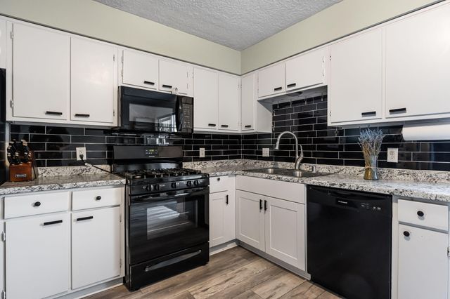 1121 Chelwood Park Boulevard NE APT 6, Albuquerque, NM 87112