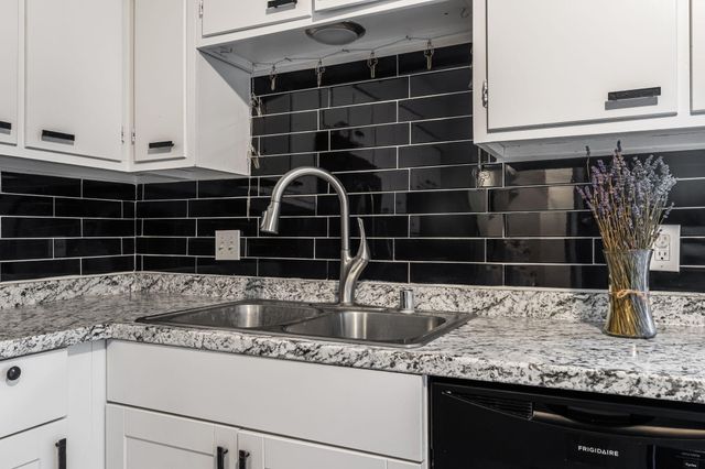 1121 Chelwood Park Boulevard NE APT 6, Albuquerque, NM 87112