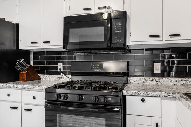 1121 Chelwood Park Boulevard NE APT 6, Albuquerque, NM 87112