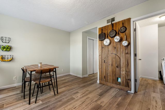 1121 Chelwood Park Boulevard NE APT 6, Albuquerque, NM 87112