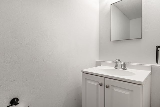 1121 Chelwood Park Boulevard NE APT 6, Albuquerque, NM 87112