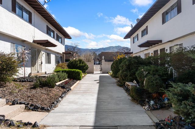 1121 Chelwood Park Boulevard NE APT 6, Albuquerque, NM 87112