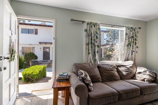 1121 Chelwood Park Boulevard NE APT 6, Albuquerque, NM 87112