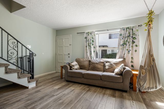 1121 Chelwood Park Boulevard NE APT 6, Albuquerque, NM 87112