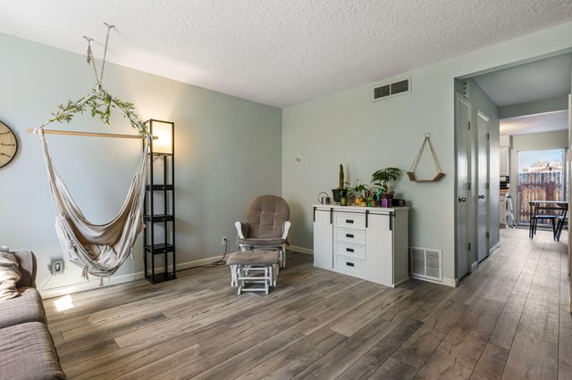 1121 Chelwood Park Boulevard NE APT 6, Albuquerque, NM 87112