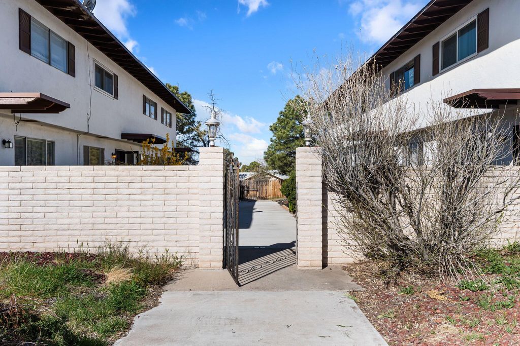 1121 Chelwood Park Boulevard NE APT 6, Albuquerque, NM 87112
