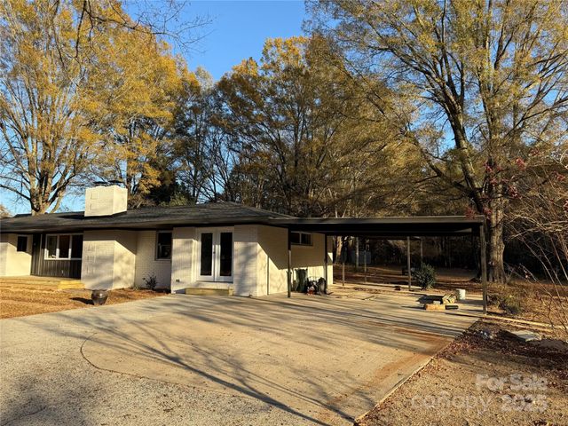 1208 Mariposa Road, Stanley, NC 28164