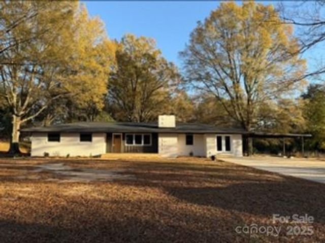 1208 Mariposa Road, Stanley, NC 28164