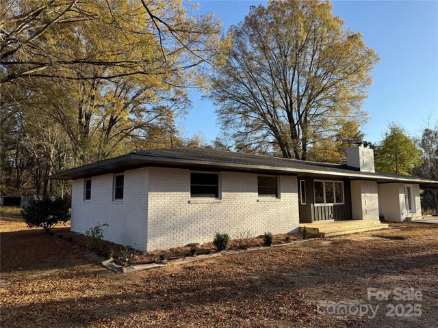 1208 Mariposa Road, Stanley, NC 28164