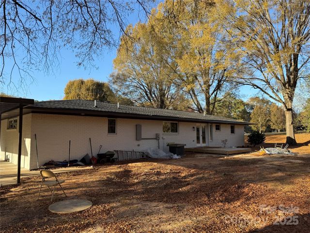 1208 Mariposa Road, Stanley, NC 28164