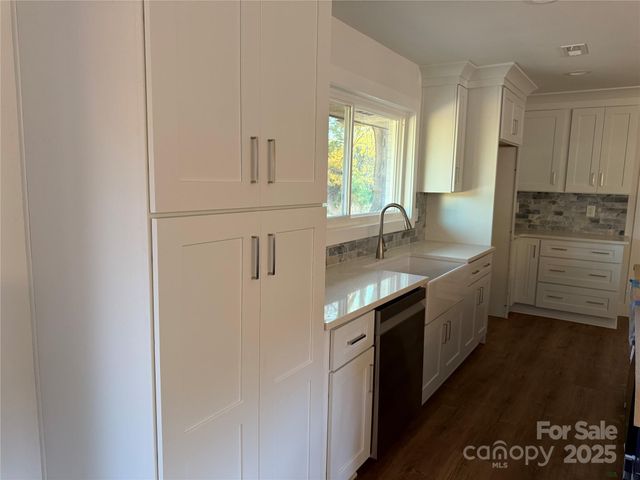 1208 Mariposa Road, Stanley, NC 28164