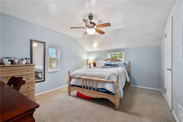 5300 Spring Valley Dr, Whitehall, PA 15236