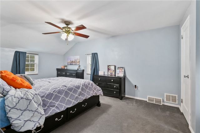 5300 Spring Valley Dr, Whitehall, PA 15236