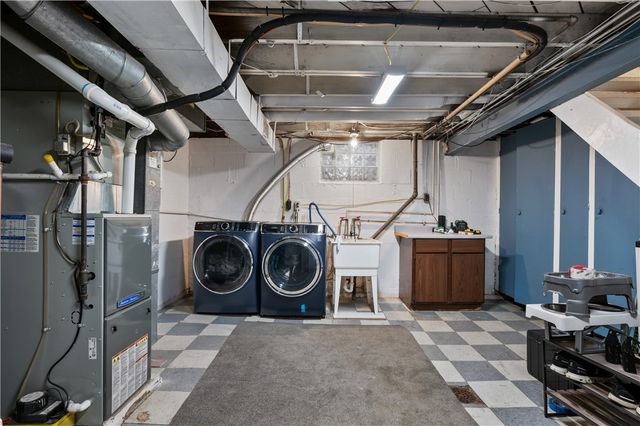 5300 Spring Valley Dr, Whitehall, PA 15236