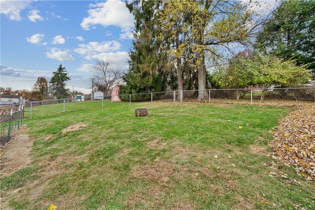 5300 Spring Valley Dr, Whitehall, PA 15236