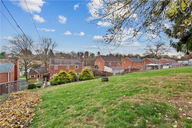 5300 Spring Valley Dr, Whitehall, PA 15236