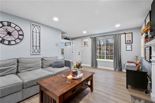 5300 Spring Valley Dr, Whitehall, PA 15236