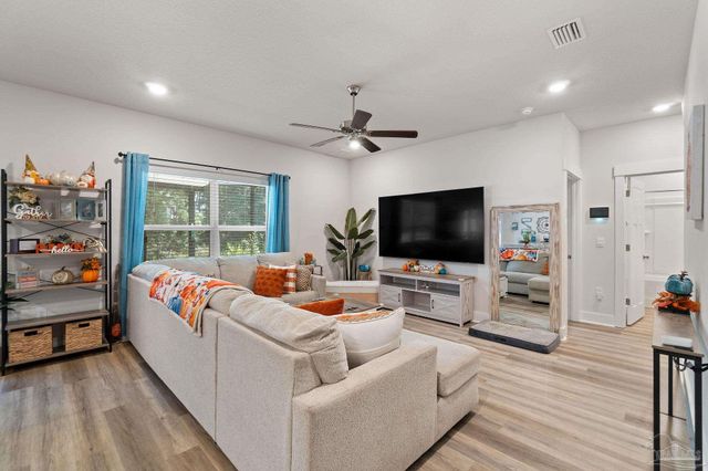 6060 Rutherford Loop, Pensacola, FL 32526