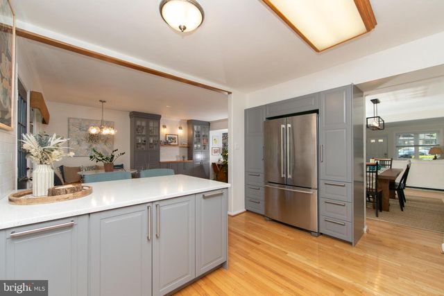 15 GREENSWARD LN, Cherry Hill, NJ 08002