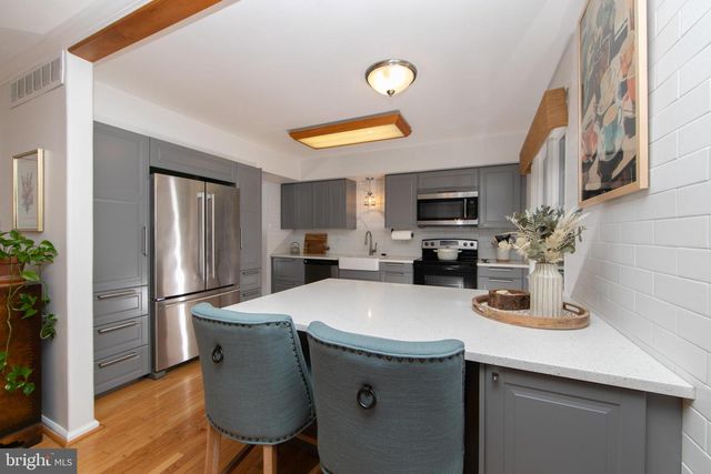 15 GREENSWARD LN, Cherry Hill, NJ 08002