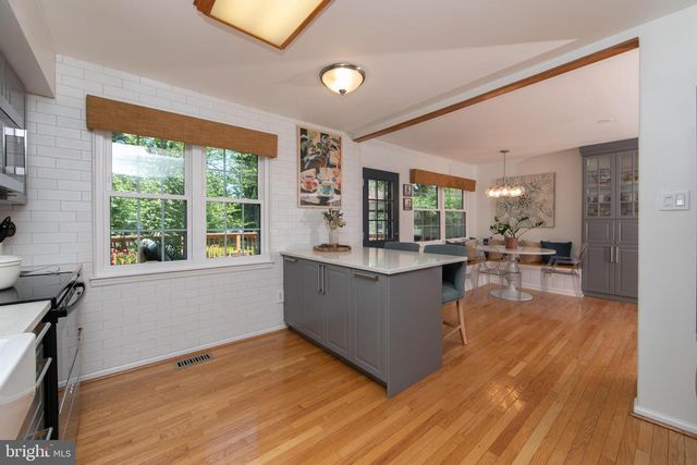 15 GREENSWARD LN, Cherry Hill, NJ 08002