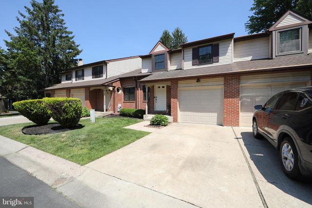 15 GREENSWARD LN, Cherry Hill, NJ 08002