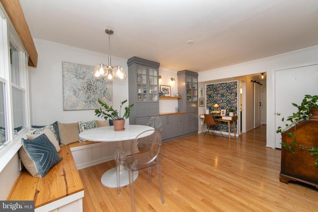 15 GREENSWARD LN, Cherry Hill, NJ 08002