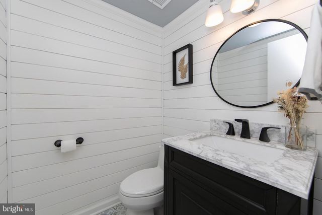 15 GREENSWARD LN, Cherry Hill, NJ 08002