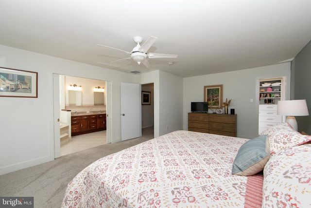 15 GREENSWARD LN, Cherry Hill, NJ 08002