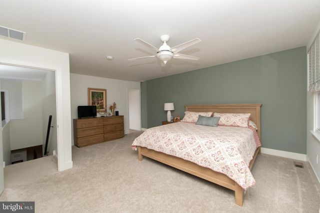 15 GREENSWARD LN, Cherry Hill, NJ 08002