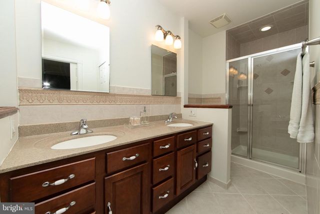 15 GREENSWARD LN, Cherry Hill, NJ 08002