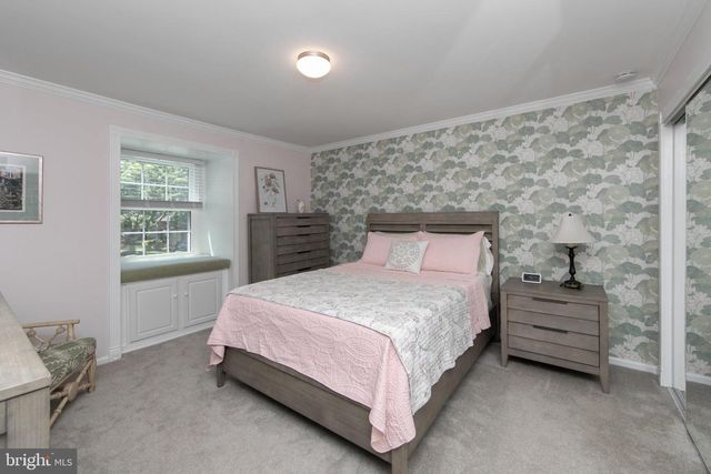 15 GREENSWARD LN, Cherry Hill, NJ 08002