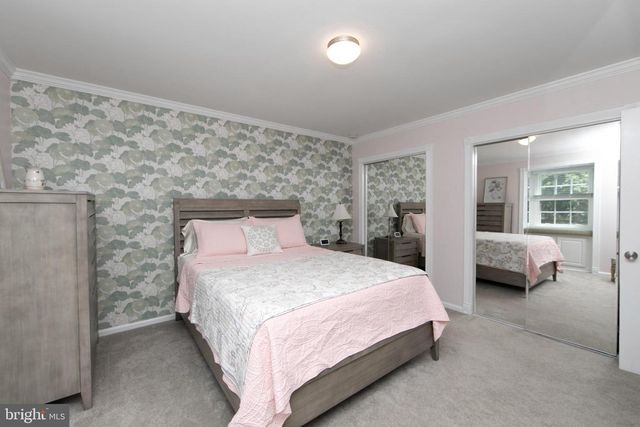 15 GREENSWARD LN, Cherry Hill, NJ 08002