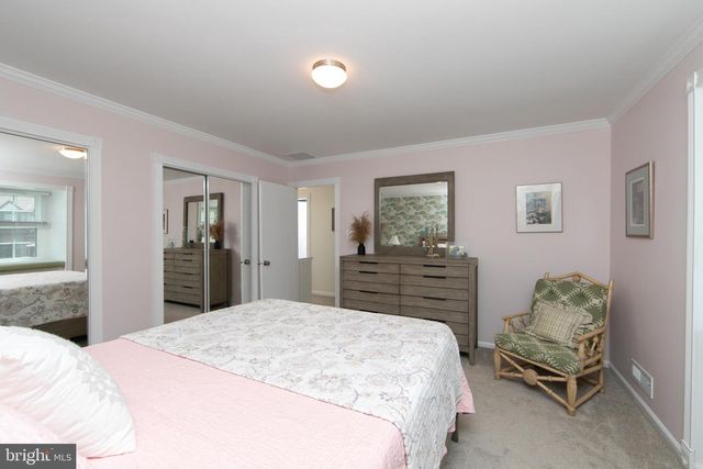 15 GREENSWARD LN, Cherry Hill, NJ 08002