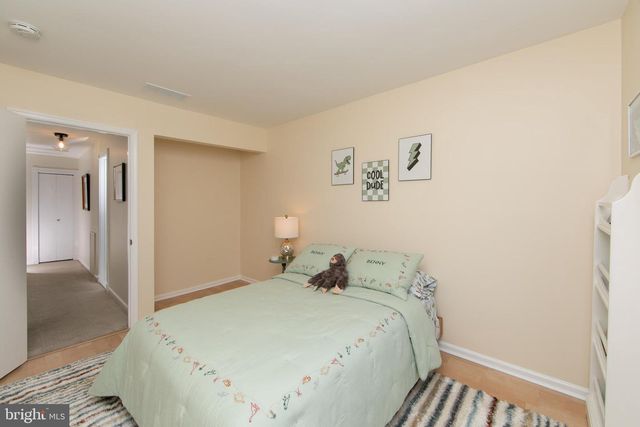 15 GREENSWARD LN, Cherry Hill, NJ 08002