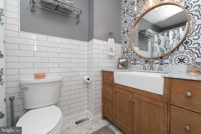 15 GREENSWARD LN, Cherry Hill, NJ 08002