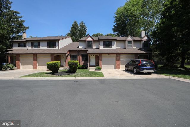 15 GREENSWARD LN, Cherry Hill, NJ 08002