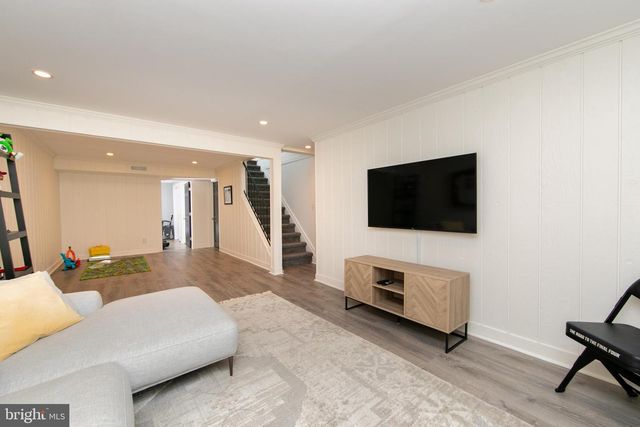 15 GREENSWARD LN, Cherry Hill, NJ 08002