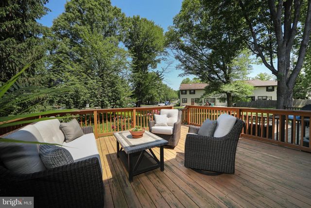 15 GREENSWARD LN, Cherry Hill, NJ 08002