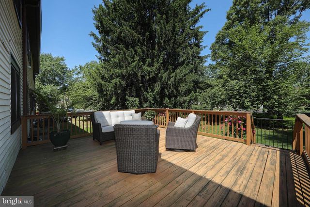 15 GREENSWARD LN, Cherry Hill, NJ 08002