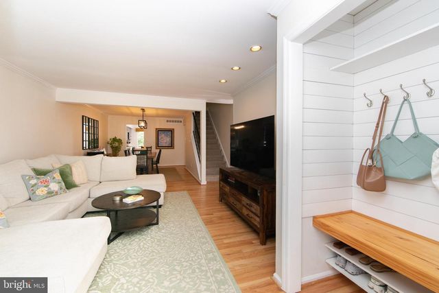 15 GREENSWARD LN, Cherry Hill, NJ 08002